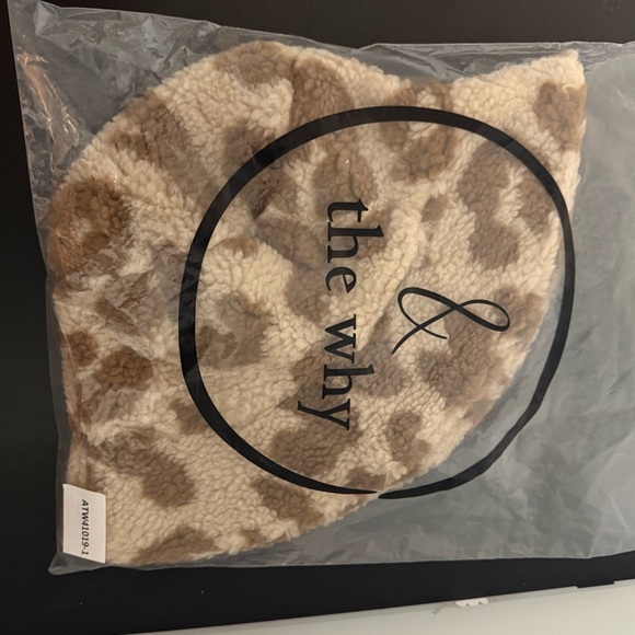 Bucket Hat Leopard Print Sherpa women’s small.